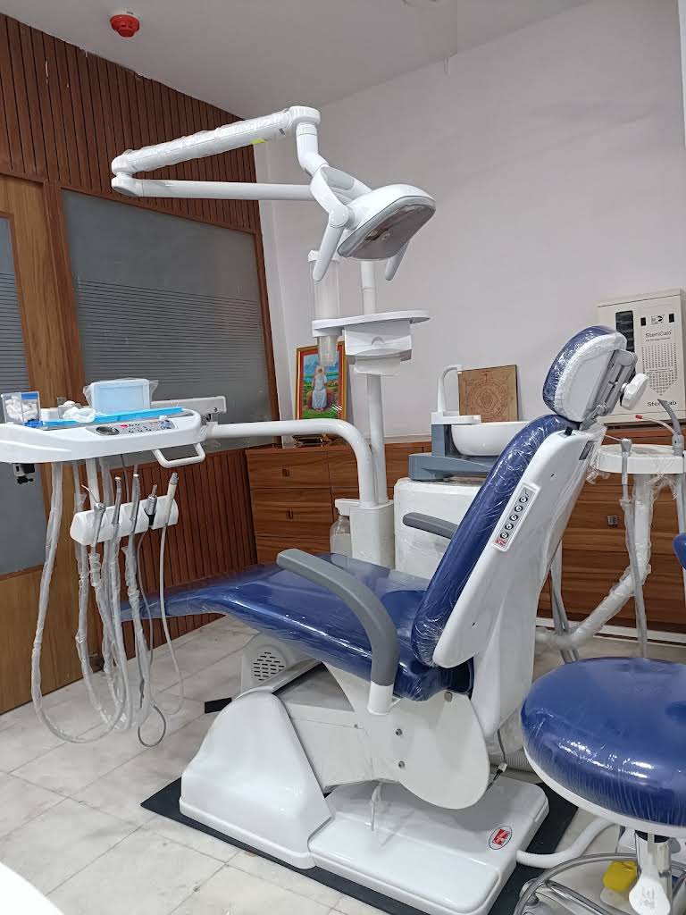 Dental chair, light and equipment in Pragati’s treatment room